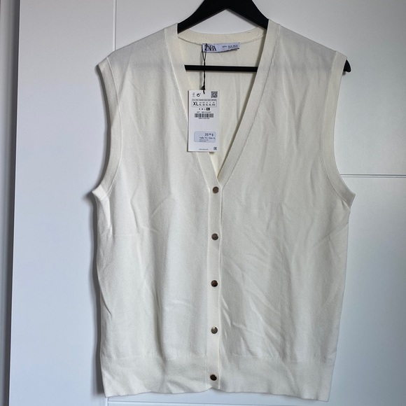 NWT Zara sleeveless vest sweater with gold buttons - Picture 4 of 4